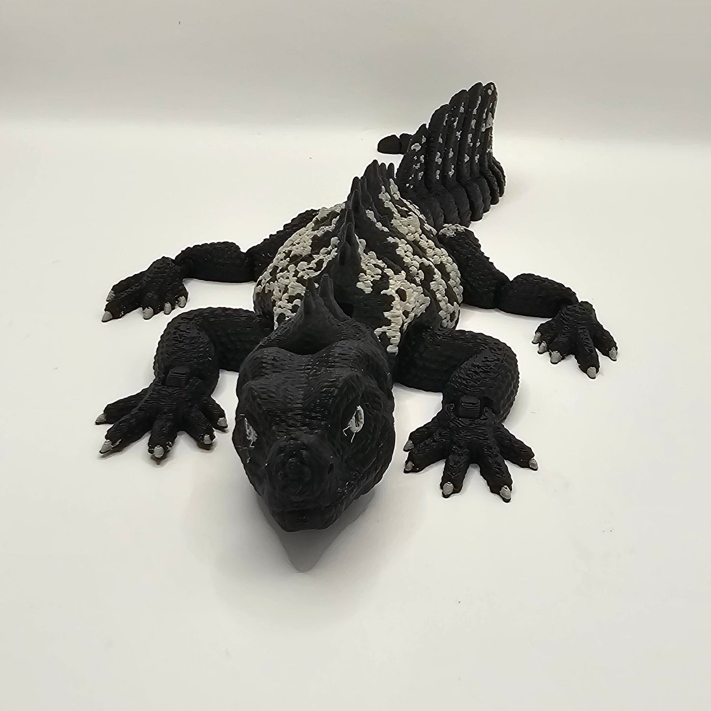 Realistic Black and White Lizard - Full Black Head