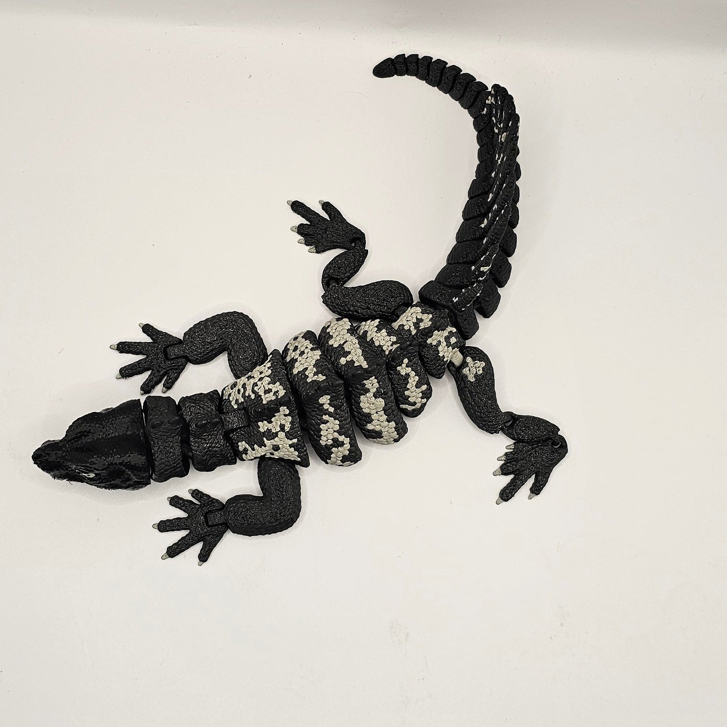 Realistic Black and White Lizard - Full Black Head