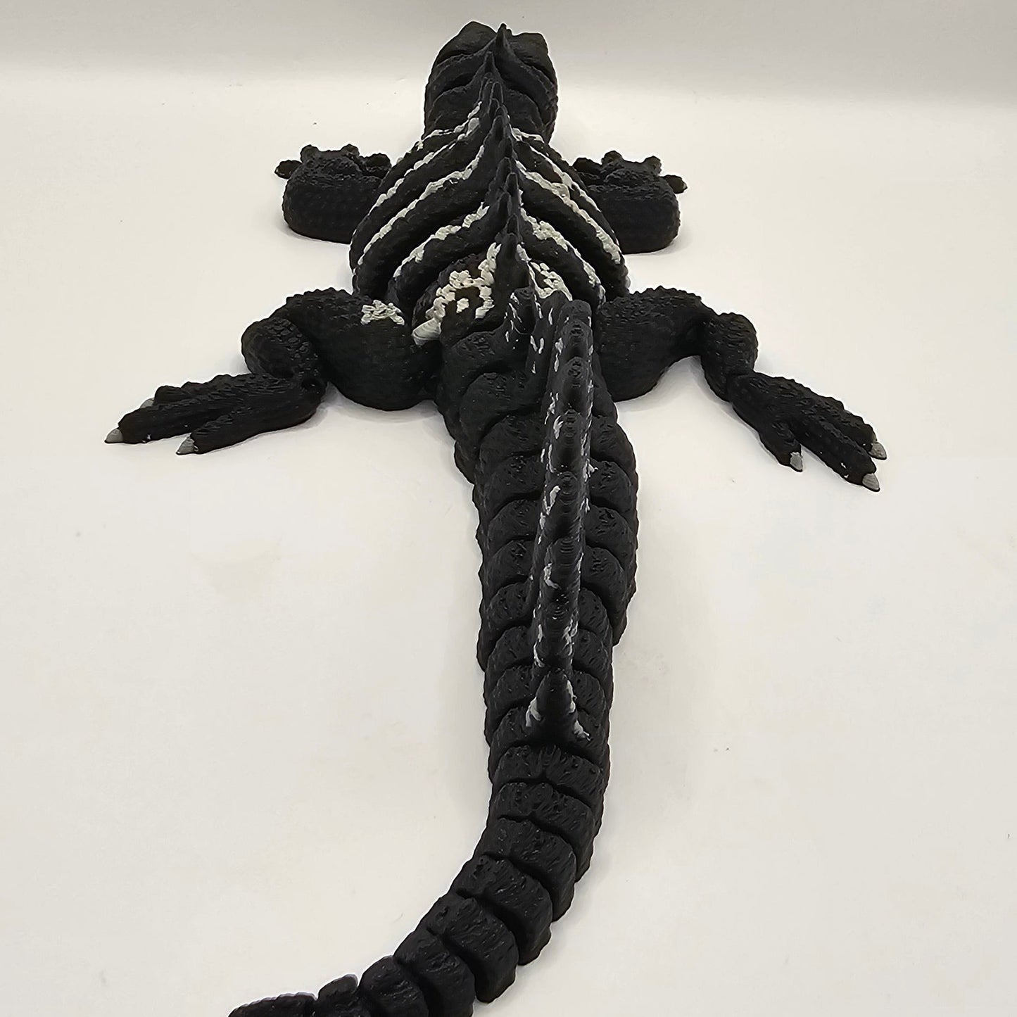 Realistic Black and White Lizard - Full Black Head